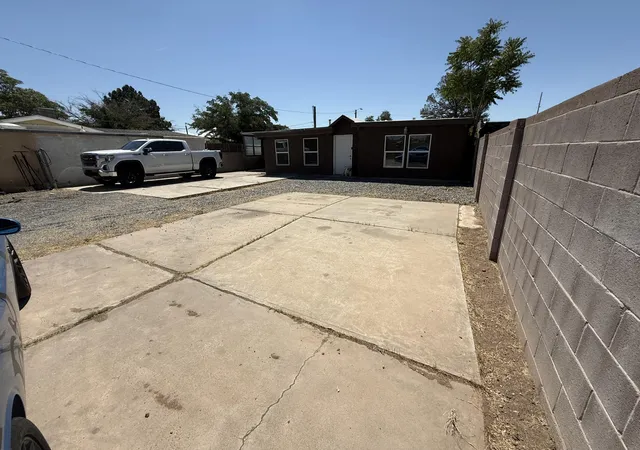 Photo 3 of Single family home for sale at 109 La Plata Rd NW, Albuquerque, NM 87107 | MLS# 1109345 | Listing updated on 2026-09-15