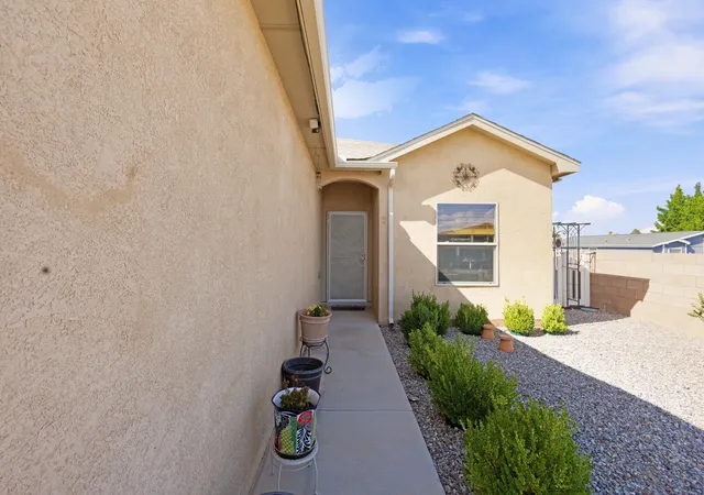 Photo 3 of Single family home for sale at 308 Sunrise Blfs Dr, Belen, NM 87002 | MLS# 1109356 | Listing updated on 2026-09-11