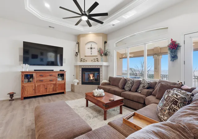 Photo 2 of Sale Pending at 921 Pinzon St Nw, Los Lunas, NM 87031 | MLS# 1109330 | Listing updated on 2026-10-05