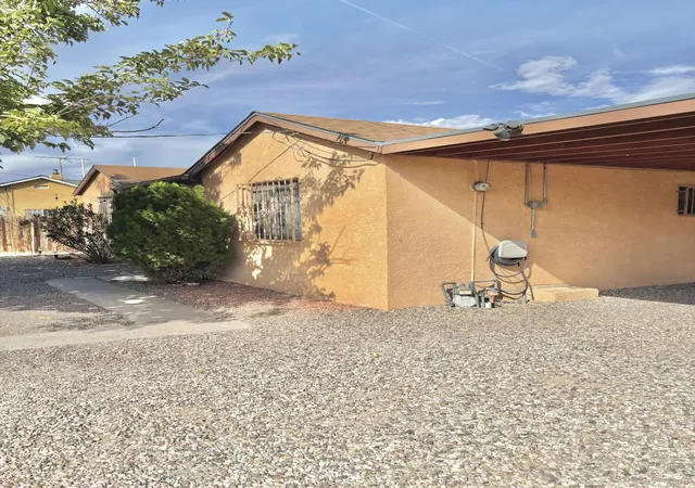 Photo 3 of Sale Pending at 2820 W 8th Street Nw, Albuquerque, NM 87107 | MLS# 1109399 | Listing updated on 2026-09-10