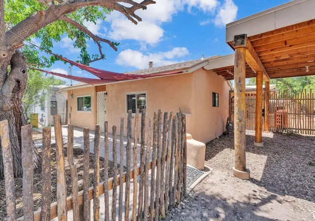 Photo 4 of Single family home for sale at 865 Arthur Dr SW, Albuquerque, NM 87105 | MLS# 1109415 | Listing updated on 2026-09-26