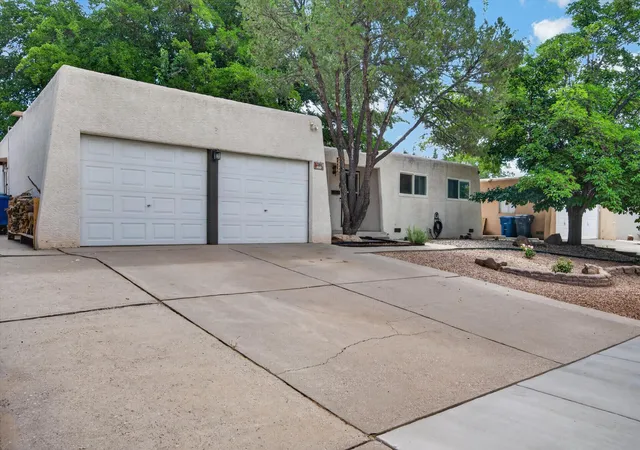 Photo 2 of Sale Pending at 3200 Christine St Ne, Albuquerque, NM 87111 | MLS# 1109469 | Listing updated on 2026-08-31