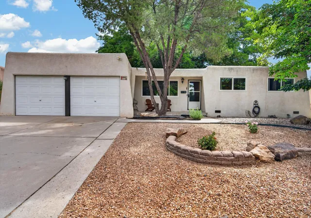 Photo 3 of Sale Pending at 3200 Christine St Ne, Albuquerque, NM 87111 | MLS# 1109469 | Listing updated on 2026-08-31