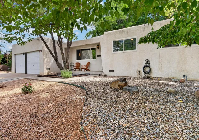 Photo 3 of Sale Pending at 3200 Christine St NE, Albuquerque, NM 87111 | MLS# 1109469 | Listing updated on 2026-08-31