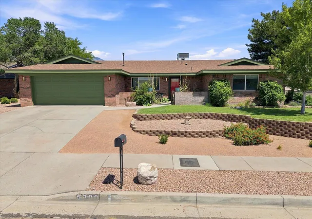 Photo 3 of Sale Pending at 5300 Dee Dr Ne, Albuquerque, NM 87111 | MLS# 1109404 | Listing updated on 2026-09-09