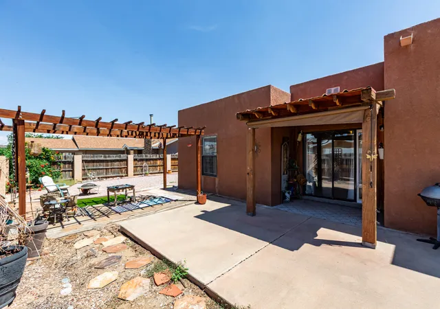 Photo 3 of Sale Pending at 7515 Corte Plateada NW, Albuquerque, NM 87120 | MLS# 1109484 | Listing updated on 2026-09-29