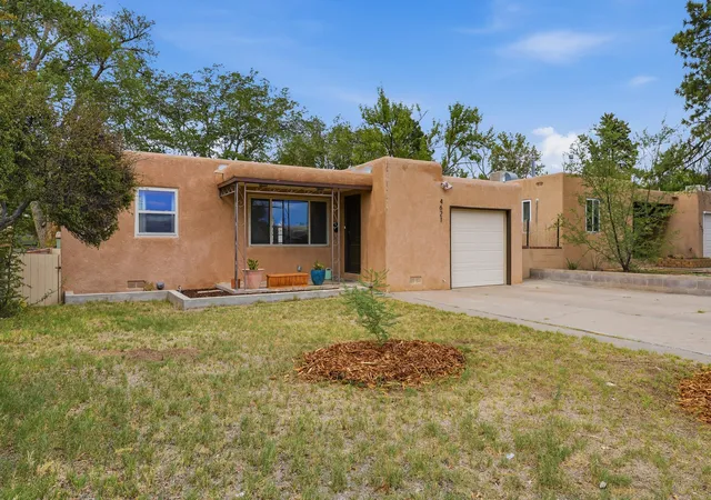 Photo 3 of Sale Pending at 4621 Crest Ave Se, Albuquerque, NM 87108 | MLS# 1109489 | Listing updated on 2026-09-04