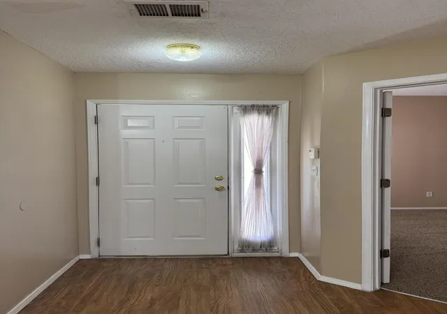 Photo 2 of Sale Pending at 256 Glenridge Park Ln Ne, Albuquerque, NM 87123 | MLS# 1109500 | Listing updated on 2026-09-12
