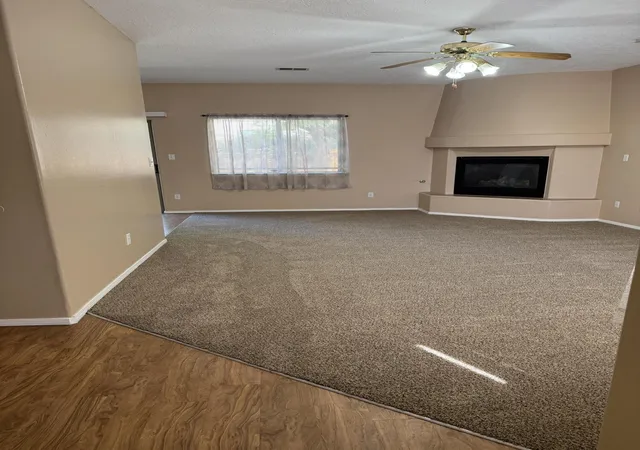 Photo 3 of Sale Pending at 256 Glenridge Park Ln Ne, Albuquerque, NM 87123 | MLS# 1109500 | Listing updated on 2026-09-12