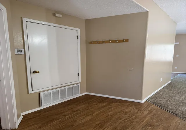 Photo 3 of Sale Pending at 256 Glenridge Park Ln NE, Albuquerque, NM 87123 | MLS# 1109500 | Listing updated on 2026-09-12