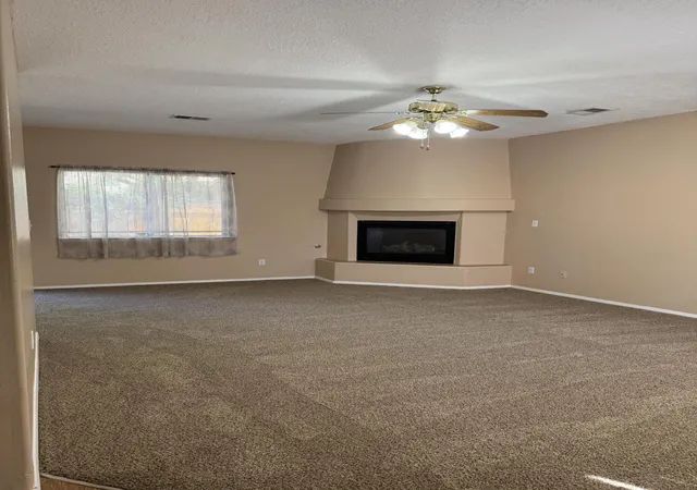 Photo 4 of Sale Pending at 256 Glenridge Park Ln NE, Albuquerque, NM 87123 | MLS# 1109500 | Listing updated on 2026-09-12