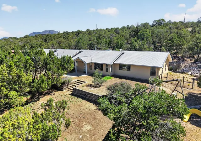 Photo 2 of Single family home for sale at 51 Crestview Rd, Edgewood, NM 87015 | MLS# 1109504 | Listing updated on 2026-09-04