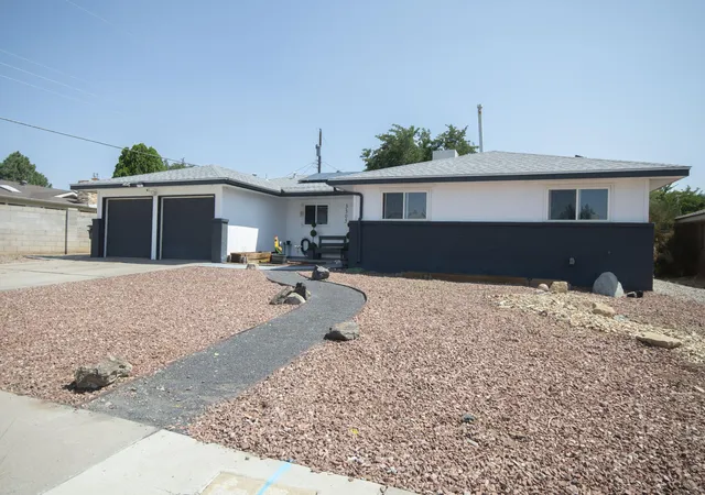Photo 2 of Sale Pending at 3305 Reina Ct Ne, Albuquerque, NM 87111 | MLS# 1109507 | Listing updated on 2026-10-02