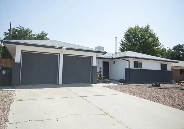 Photo 3 of Sale Pending at 3305 Reina Ct Ne, Albuquerque, NM 87111 | MLS# 1109507 | Listing updated on 2026-10-02