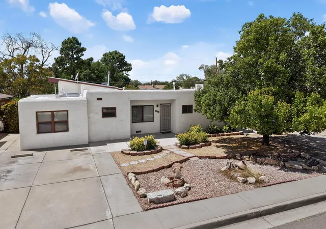Photo 3 of Single family home for sale at 2723 Sierra Dr Ne, Albuquerque, NM 87110 | MLS# 1109522 | Listing updated on 2026-09-10