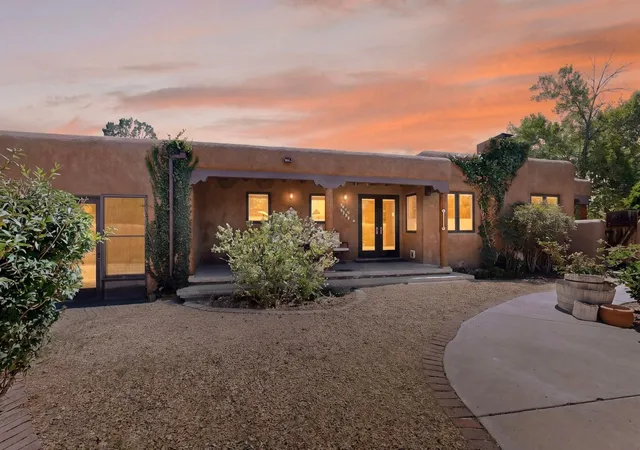 Photo 1 of Single family home for sale at 1000 Washington St Se, Albuquerque, NM 87108 | MLS# 1109527 | Listing updated on 2026-10-02