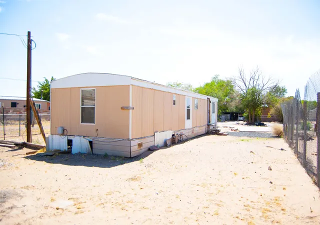 Photo 4 of Sale Pending at 4004 Wallace St SE, Albuquerque, NM 87105 | MLS# 1109538 | Listing updated on 2026-09-25