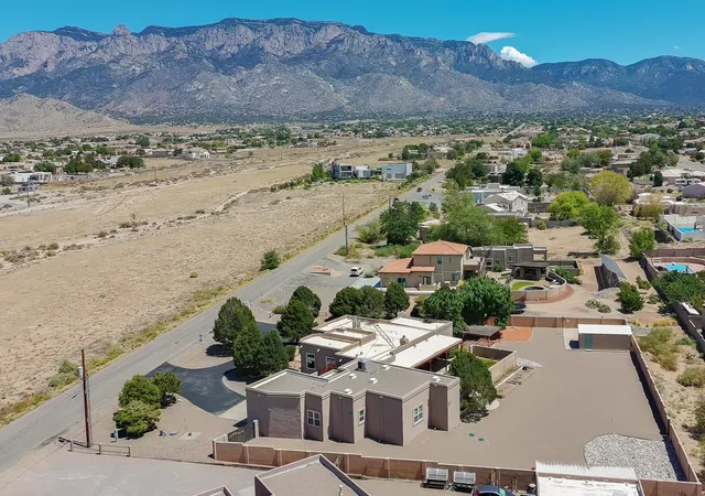 Photo 4 of Single family home for sale at 9174 Signal Ave NE, Albuquerque, NM 87122 | MLS# 1109540 | Listing updated on 2026-10-01
