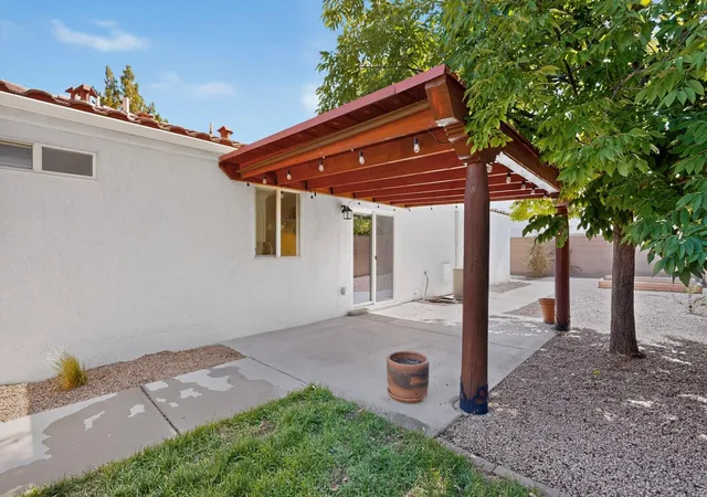 Photo 3 of Sale Pending at 1304 Villa Campo NE, Albuquerque, NM 87113 | MLS# 1109550 | Listing updated on 2026-09-12