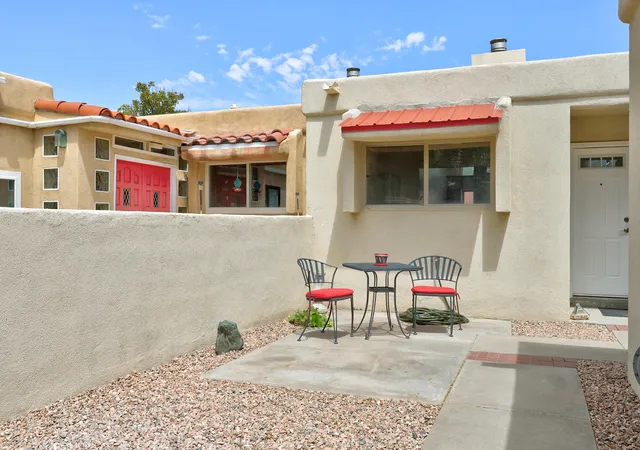 Photo 3 of Townhouse for sale at 608 Meadow Green Ct Se, Albuquerque, NM 87123 | MLS# 1109579 | Listing updated on 2026-09-21