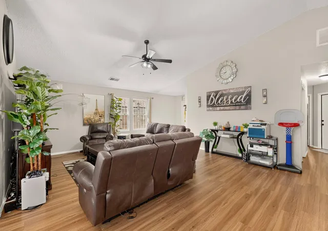 Photo 2 of Single family home for sale at 512 Leeward Dr Nw, Albuquerque, NM 87121 | MLS# 1109590 | Listing updated on 2026-09-11