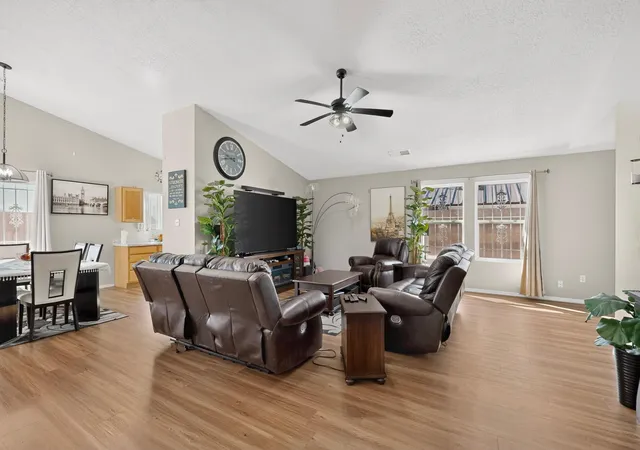 Photo 3 of Single family home for sale at 512 Leeward Dr Nw, Albuquerque, NM 87121 | MLS# 1109590 | Listing updated on 2026-09-11