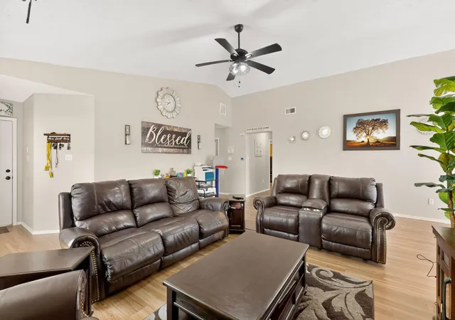 Photo 3 of Single family home for sale at 512 Leeward Dr Nw, Albuquerque, NM 87121 | MLS# 1109590 | Listing updated on 2026-09-11