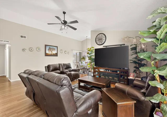 Photo 4 of Single family home for sale at 512 Leeward Dr Nw, Albuquerque, NM 87121 | MLS# 1109590 | Listing updated on 2026-09-11