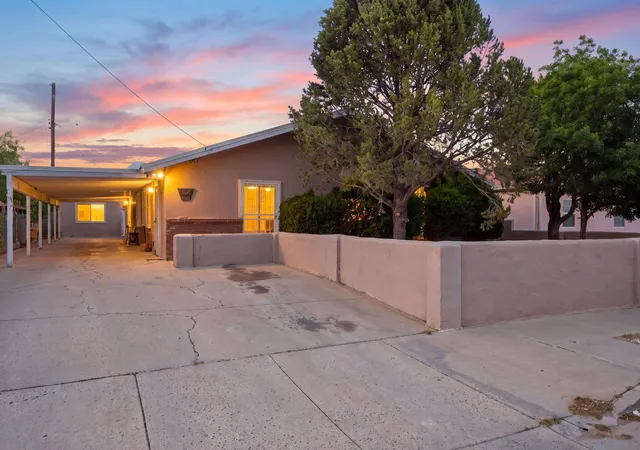 Single family home for sale at 5607 Alta Vista Ct Sw, Albuquerque, NM 87105 | MLS# 1109610