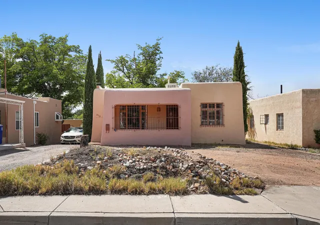 Photo 1 of Single family home for sale at 313 Carlisle Blvd Se, Albuquerque, NM 87106 | MLS# 1109641 | Listing updated on 2026-10-05