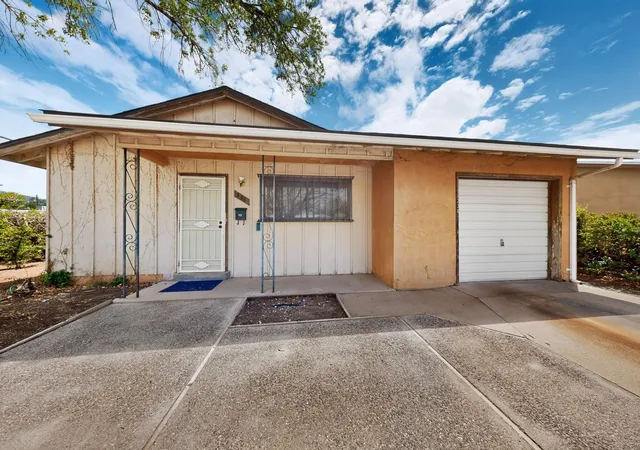 Photo 3 of Sale Pending at 236 Conchas St Ne, Albuquerque, NM 87123 | MLS# 1109674 | Listing updated on 2026-09-04
