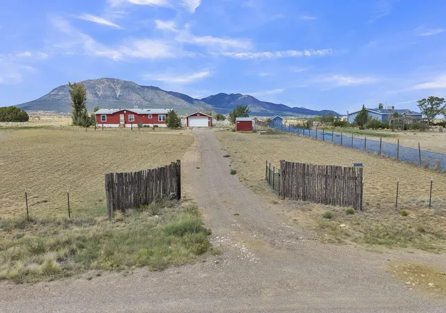 Photo 3 of Manufactured home for sale at 13 Northland Ct, Edgewood, NM 87015 | MLS# 1109678 | Listing updated on 2026-09-23