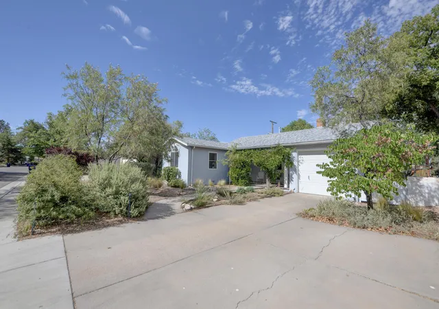 Photo 3 of Sale Pending at 329 Montclaire Dr Ne, Albuquerque, NM 87108 | MLS# 1109719 | Listing updated on 2026-09-11