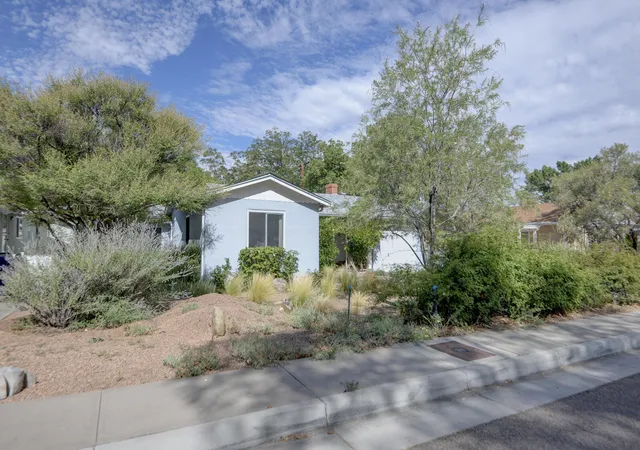 Photo 3 of Sale Pending at 329 Montclaire Dr Ne, Albuquerque, NM 87108 | MLS# 1109719 | Listing updated on 2026-09-11