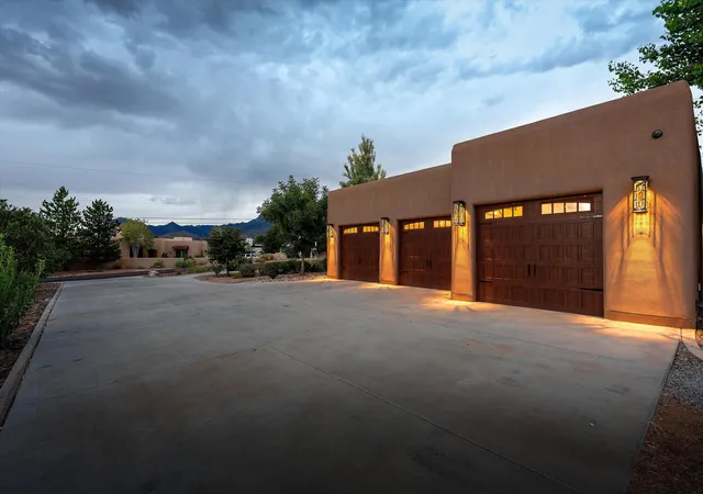 Photo 3 of Sale Pending at 11940 Pino Ave Ne, Albuquerque, NM 87122 | MLS# 1109768 | Listing updated on 2026-08-30