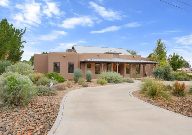 Photo 4 of Sale Pending at 11940 Pino Ave Ne, Albuquerque, NM 87122 | MLS# 1109768 | Listing updated on 2026-08-30