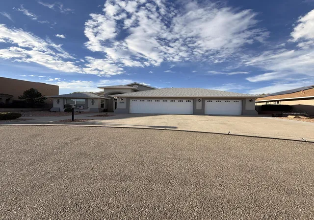 Photo 4 of Sale Pending at 1260 Blanca Ave Nw, Los Lunas, NM 87031 | MLS# 1109792 | Listing updated on 2026-09-17