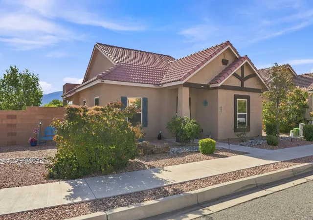 Photo 3 of Sale Pending at 800 Palo Duro Dr, Bernalillo, NM 87004 | MLS# 1109801 | Listing updated on 2026-09-01