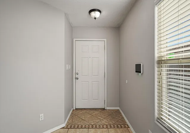 Photo 4 of Sale Pending at 8908 Hatteras Pl Nw, Albuquerque, NM 87121 | MLS# 1109755 | Listing updated on 2026-10-06