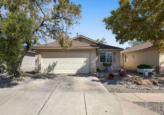 Photo 2 of Sale Pending at 8305 Vista Estrella Ln Sw, Albuquerque, NM 87121 | MLS# 1109815 | Listing updated on 2026-09-02