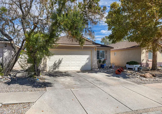 Photo 3 of Sale Pending at 8305 Vista Estrella Ln Sw, Albuquerque, NM 87121 | MLS# 1109815 | Listing updated on 2026-09-02