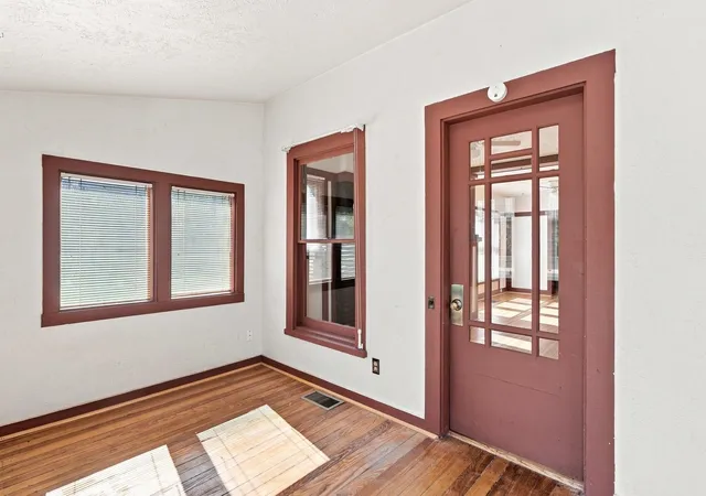 Photo 4 of Single family home for sale at 718 Coal Ave Sw, Albuquerque, NM 87102 | MLS# 1109811 | Listing updated on 2026-09-03