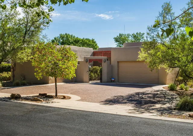 Photo 2 of Sale Pending at 500 Laguna Seca Ln Nw, Albuquerque, NM 87104 | MLS# 1109831 | Listing updated on 2026-09-14
