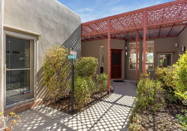 Photo 3 of Sale Pending at 500 Laguna Seca Ln Nw, Albuquerque, NM 87104 | MLS# 1109831 | Listing updated on 2026-09-14