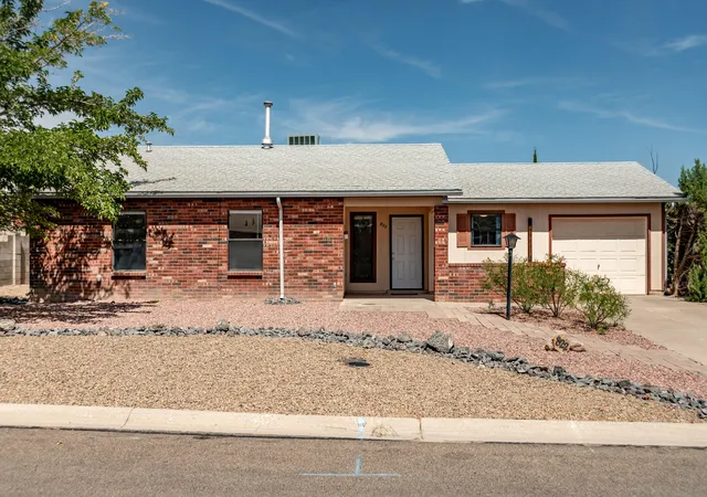 Photo 3 of Sale Pending at 822 Buckboard Rd Se, Rio Rancho, NM 87124 | MLS# 1109834 | Listing updated on 2026-09-30
