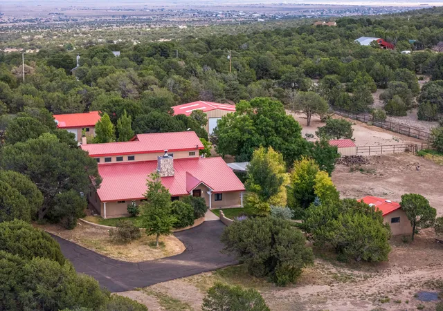 Photo 2 of Single family home for sale at 16 East Ridge Rd, Edgewood, NM 87015 | MLS# 1109851 | Listing updated on 2026-08-31