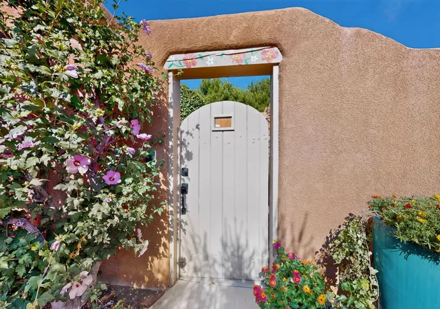 Photo 2 of Sale Pending at 6603 Las Casitas Ct Nw, Los Ranchos, NM 87107 | MLS# 1109853 | Listing updated on 2026-09-02