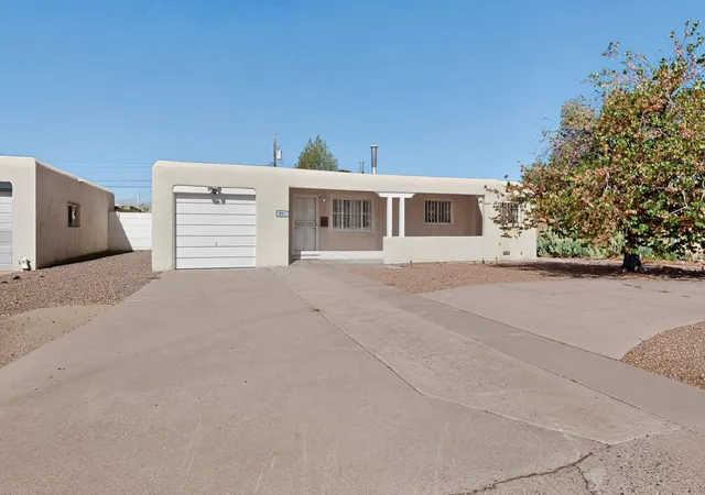 Photo 3 of Sale Pending at 825 Dakota St Se, Albuquerque, NM 87108 | MLS# 1109857 | Listing updated on 2026-09-09