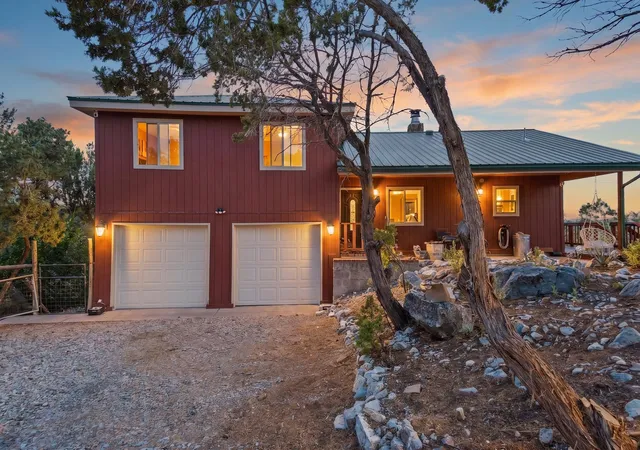 Single family home for sale at 17 Tejon Dr, Tijeras, NM 87059 | MLS# 1109809