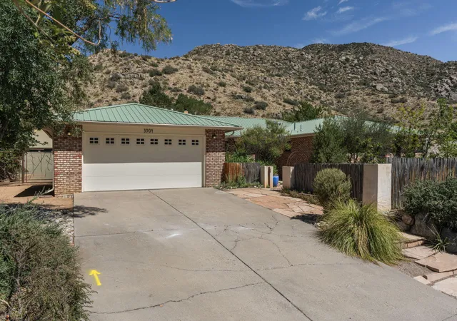 Photo 2 of Sale Pending at 3904 Camino De La Sierra Ne, Albuquerque, NM 87111 | MLS# 1109939 | Listing updated on 2026-09-05